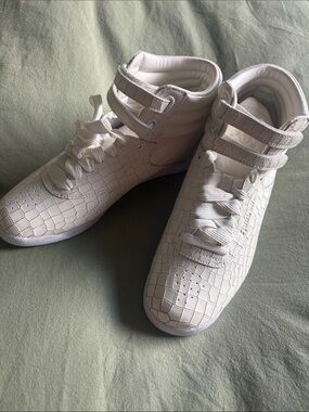 Reebok Freestyle Hi Crackle Croc Women's Size 8 Cream White High Top CN2193